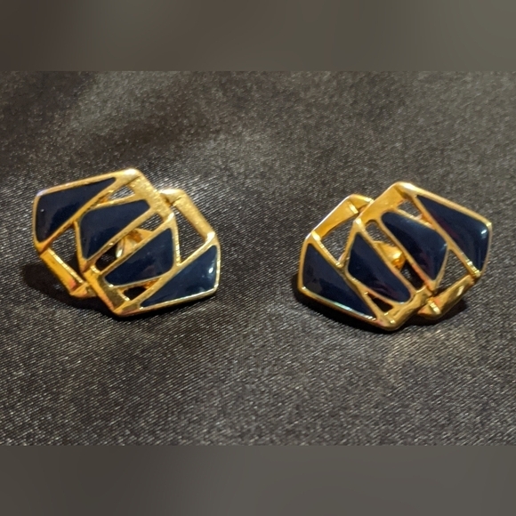 Vintage Monet Clip Earrings Black Enamel Geometric Gold Tone Metal - Picture 3 of 6
